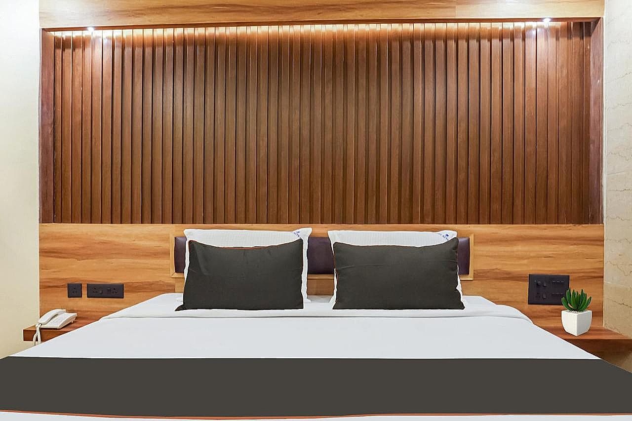 1025