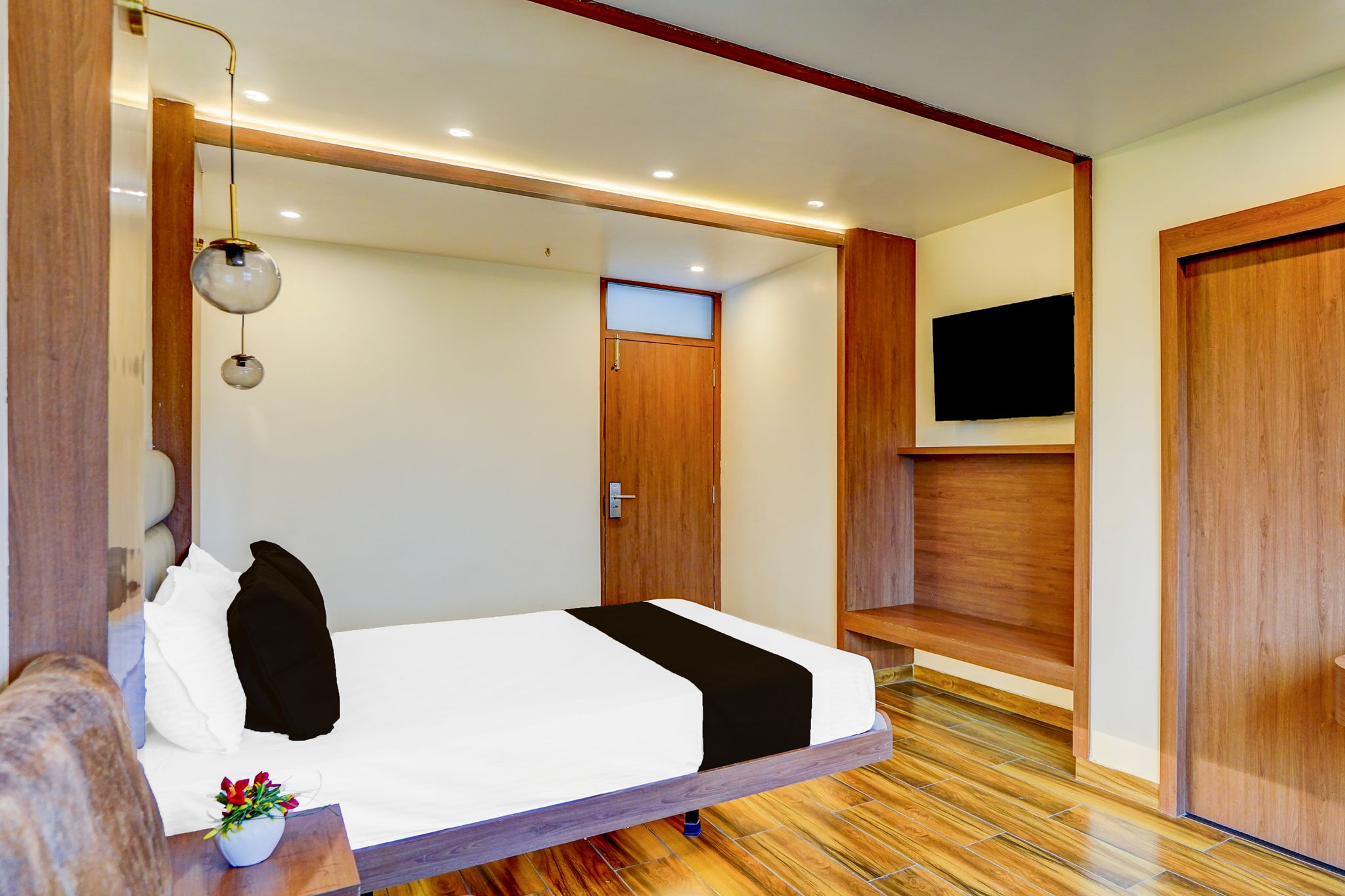 Super Townhouse Zero Mile Gandhi Setu Formerly Classic Court Classic Room