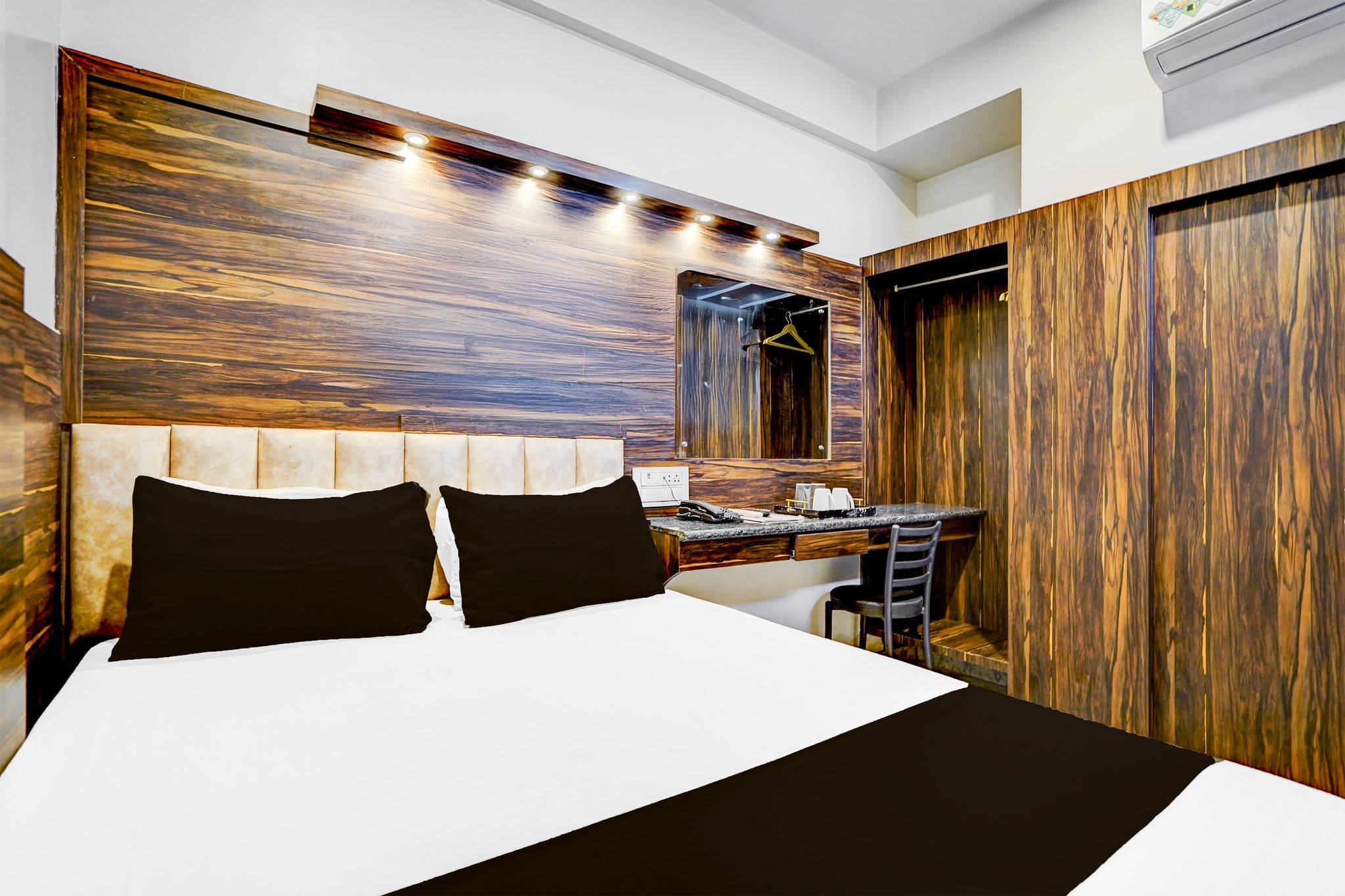 Super Townhouse Zero Mile Gandhi Setu Formerly Classic Court Classic Room 2