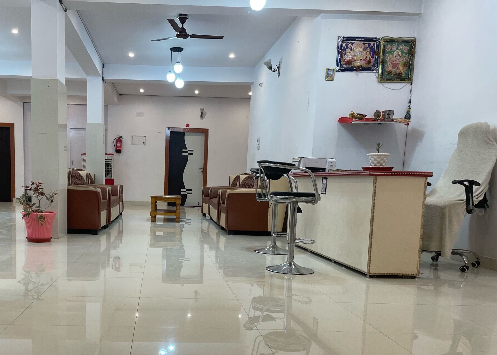 SPOT ON Hotel Kaushlendra Palace