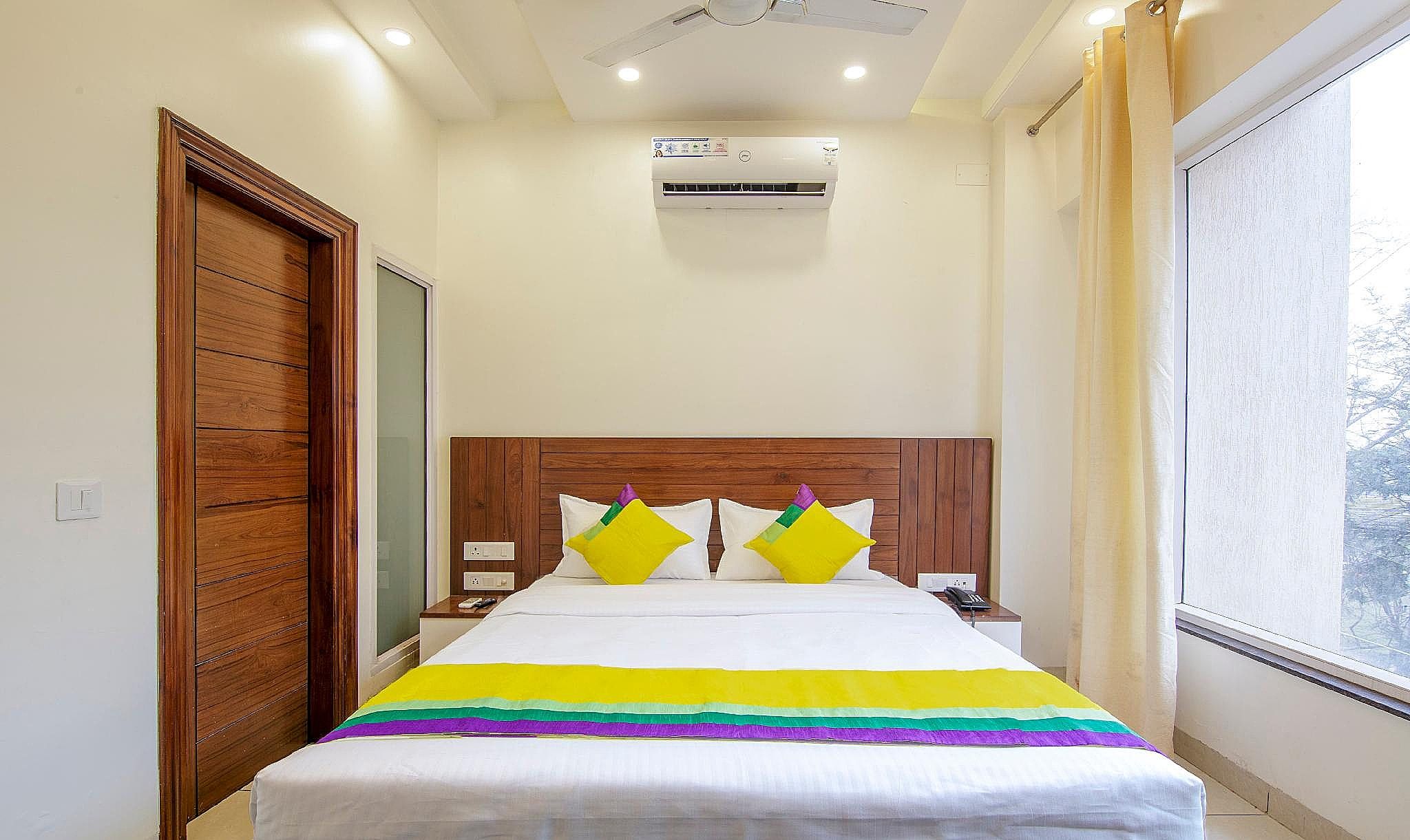 Itsy Hotels GM Residency Economy Room