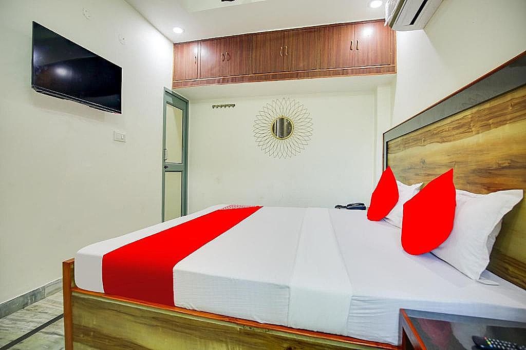 OYO Flagship 807871 Hotel The Kings Inn Classic Triple Room 3