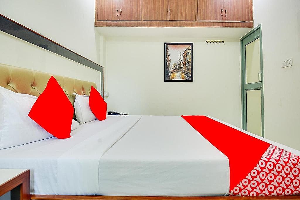 OYO Flagship 807871 Hotel The Kings Inn Classic Triple Room 4
