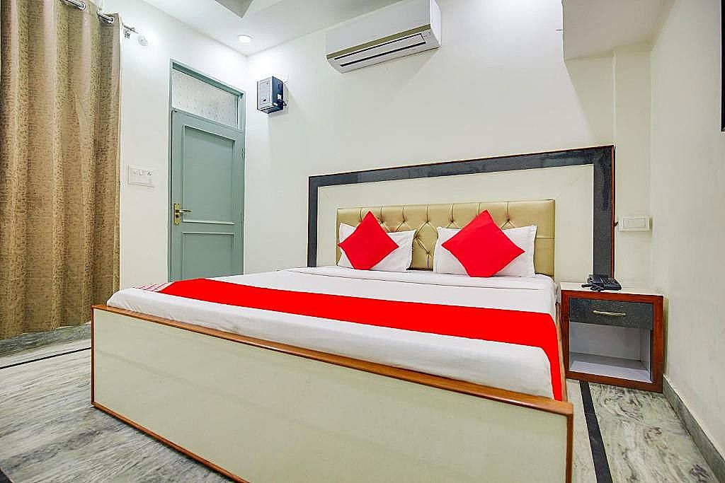 OYO Flagship 807871 Hotel The Kings Inn Classic Triple Room 5