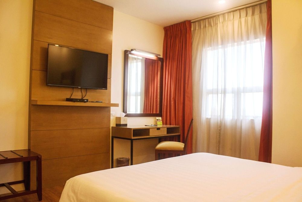 Standard Queen Room