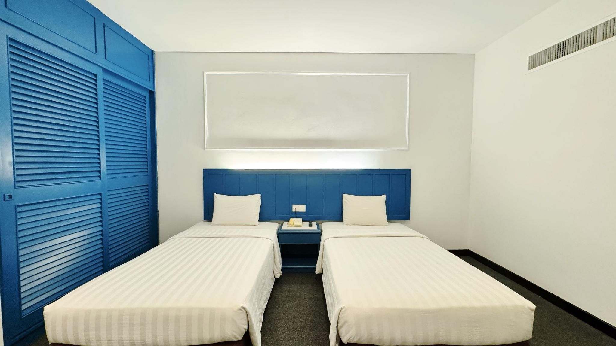 Hotel Continental Deluxe Twin No Window 2