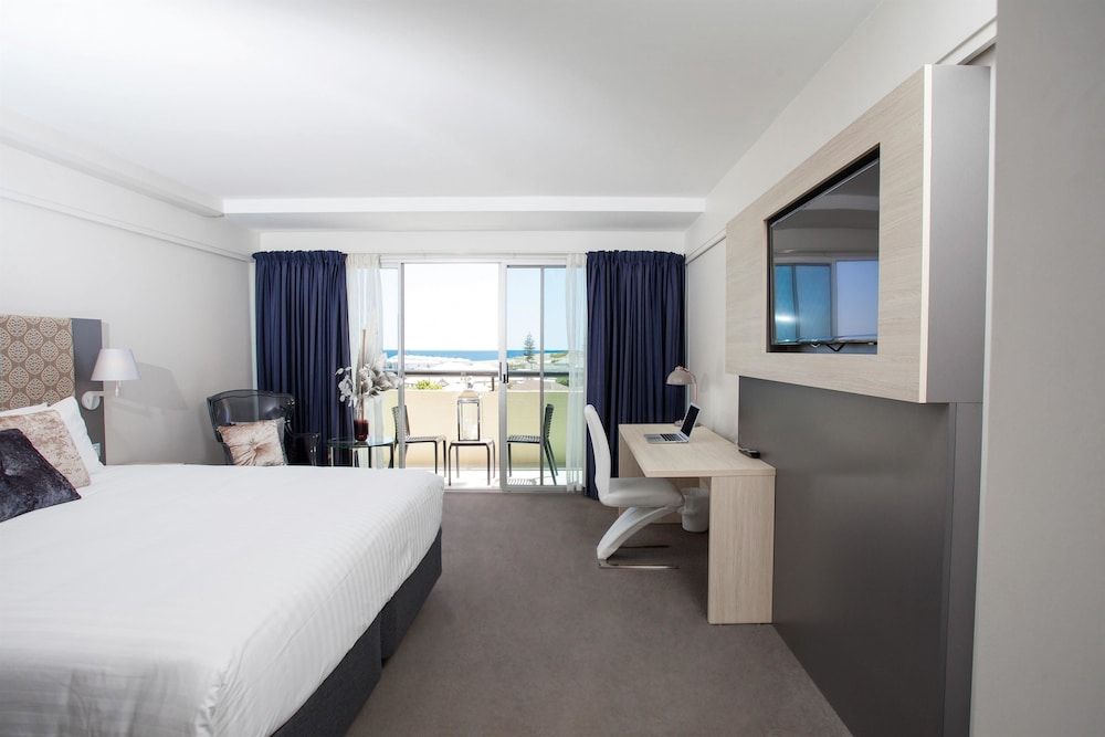 Superior Room, 1 King Bed, Non Smoking, Balcony (Larger Room)