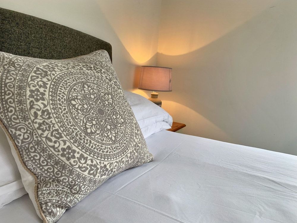 The Black Swan Classic Double Room, Ensuite 2