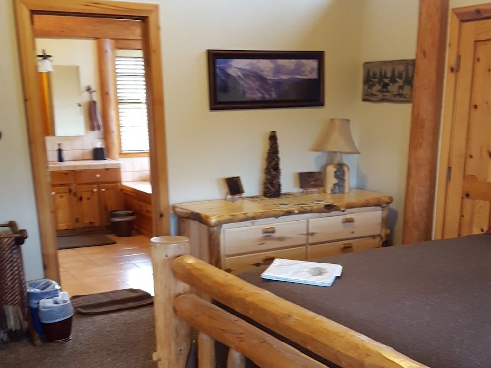 Premium Double Room, Ensuite, Mountain View (Clouds Rest Room)