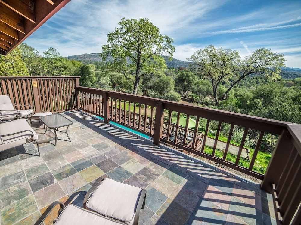 Premium Double Room, Ensuite, Mountain View (Clouds Rest Room)