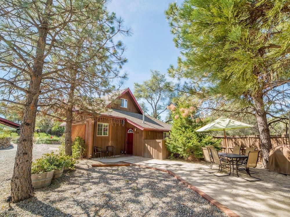 Deluxe Cottage, Ensuite, Mountain View (El Capitan Cottage)