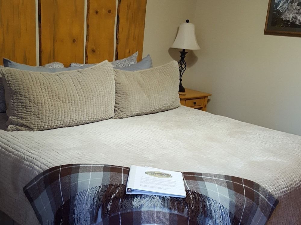 Premium Double Room, Ensuite, Courtyard View (Vernal Falls Room)