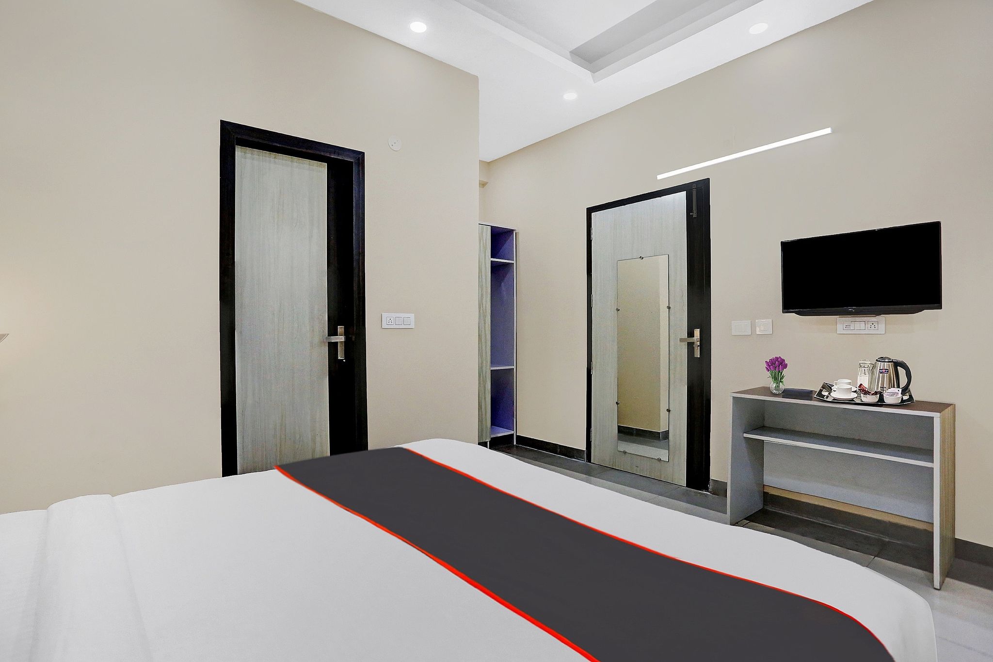 Collection O Metro View Ashok Vihar Near Shalimar Bagh Metro Station Classic 21
