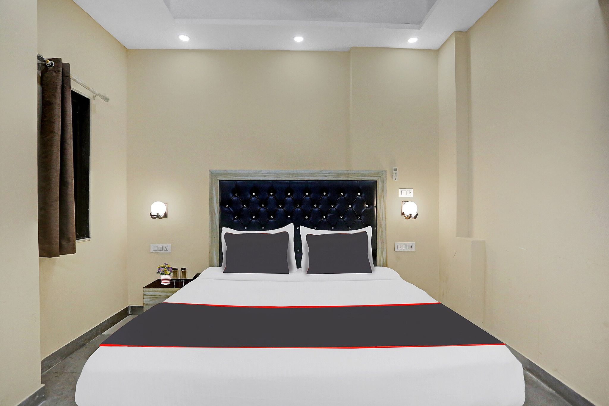 Collection O Metro View Ashok Vihar Near Shalimar Bagh Metro Station Classic 11