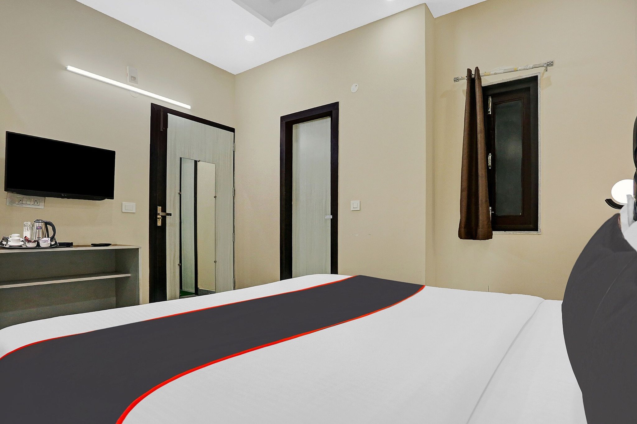 Collection O Metro View Ashok Vihar Near Shalimar Bagh Metro Station Classic 9