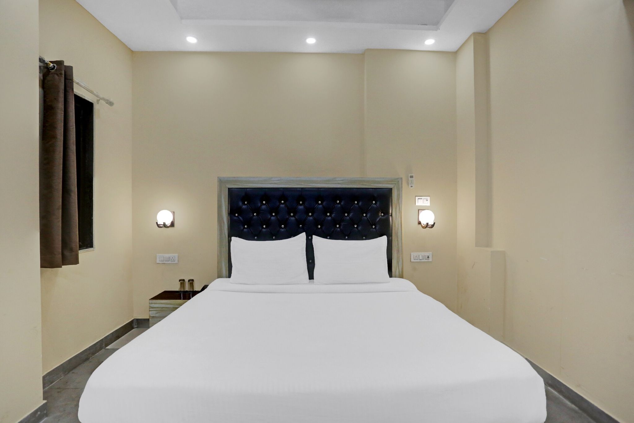 Collection O Metro View Ashok Vihar Near Shalimar Bagh Metro Station Classic 17