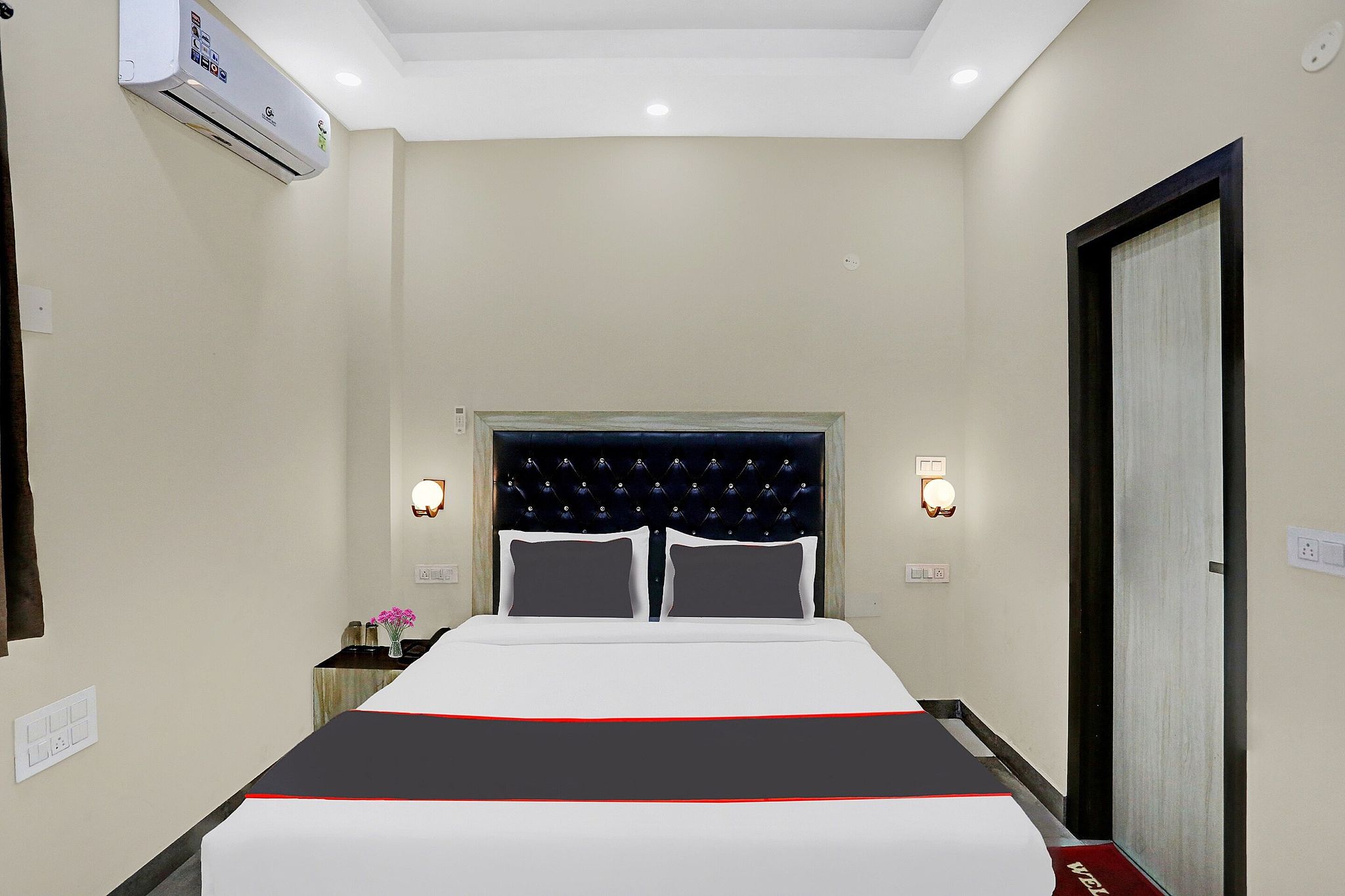 Collection O Metro View Ashok Vihar Near Shalimar Bagh Metro Station Classic 3
