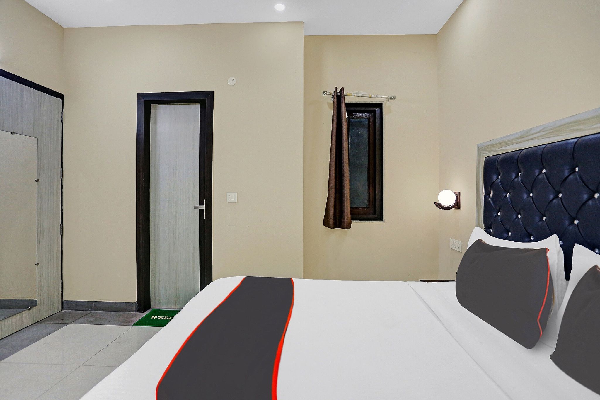 Collection O Metro View Ashok Vihar Near Shalimar Bagh Metro Station Classic 10