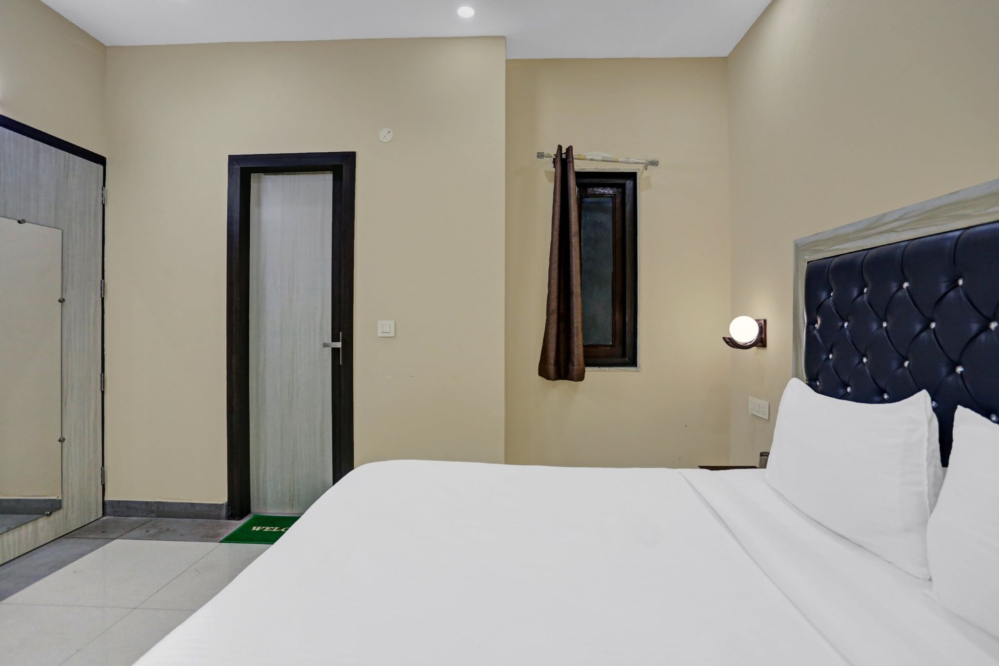 Collection O Metro View Ashok Vihar Near Shalimar Bagh Metro Station Classic 13