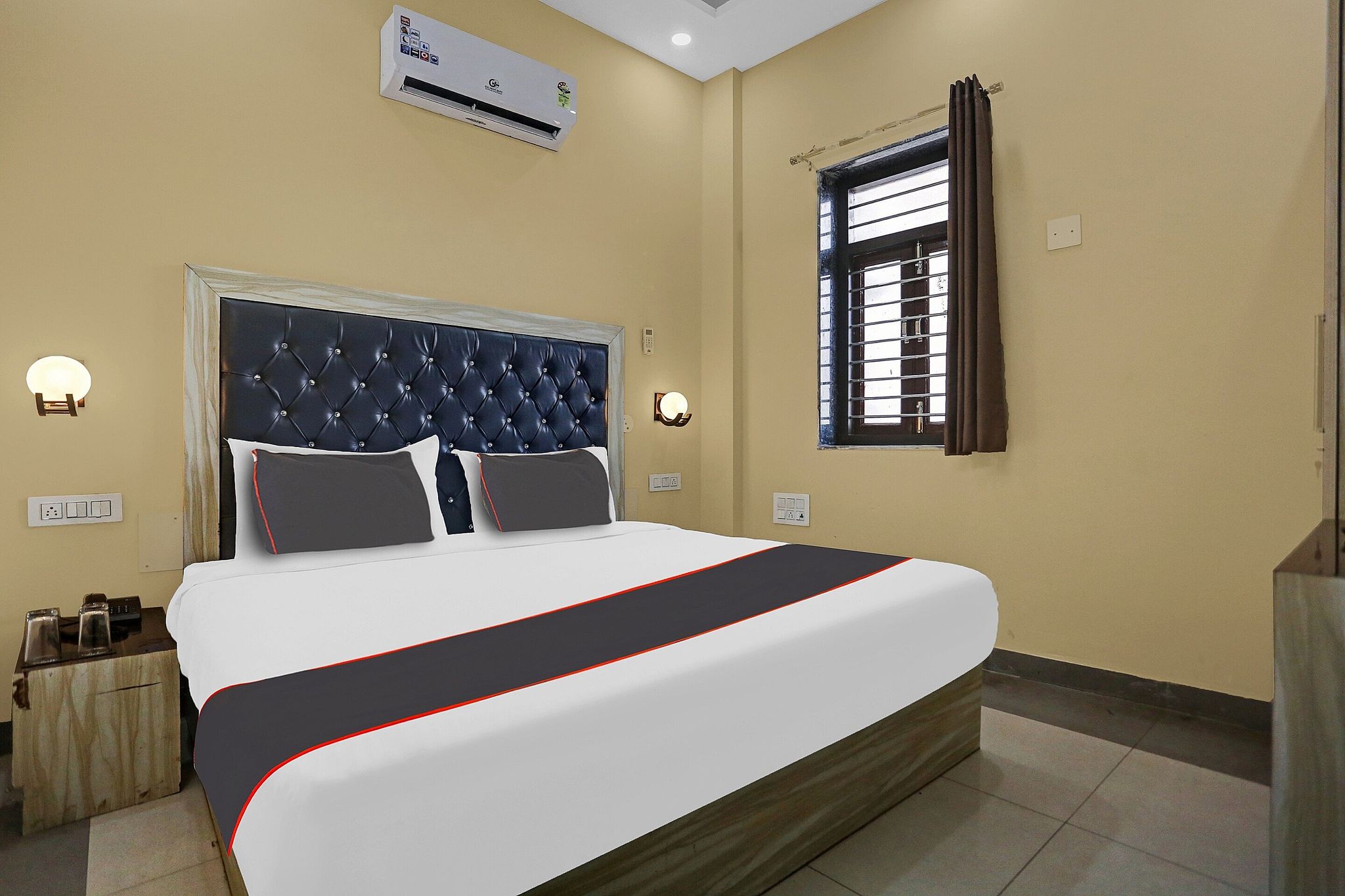 Collection O Metro View Ashok Vihar Near Shalimar Bagh Metro Station Classic 6