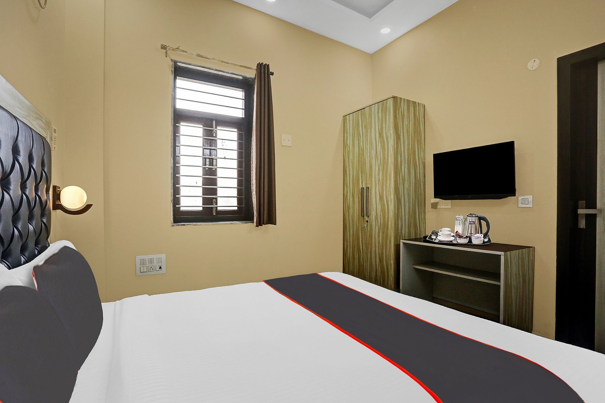 Collection O Metro View Ashok Vihar Near Shalimar Bagh Metro Station Classic 22