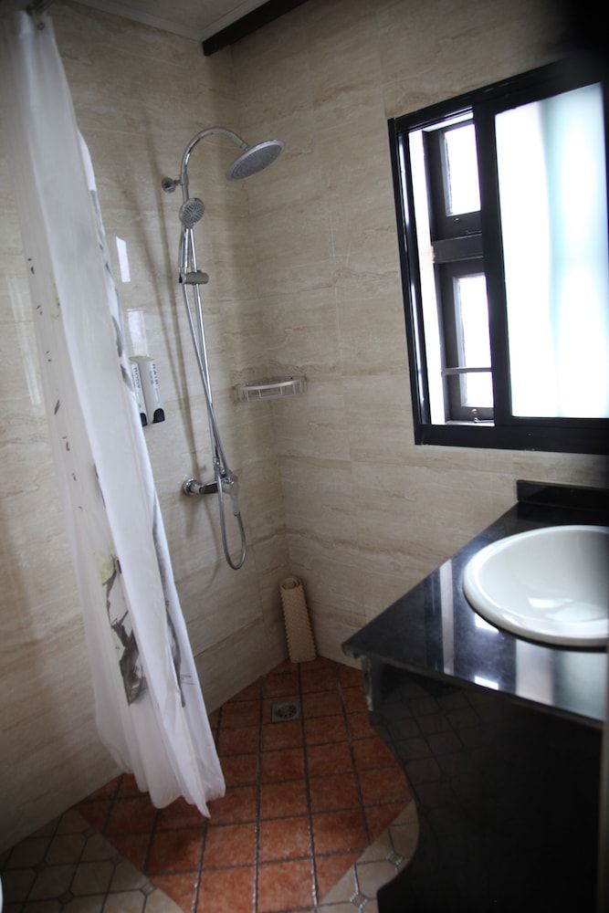 Shanghai Fish Inn Bund Small Double Room 10