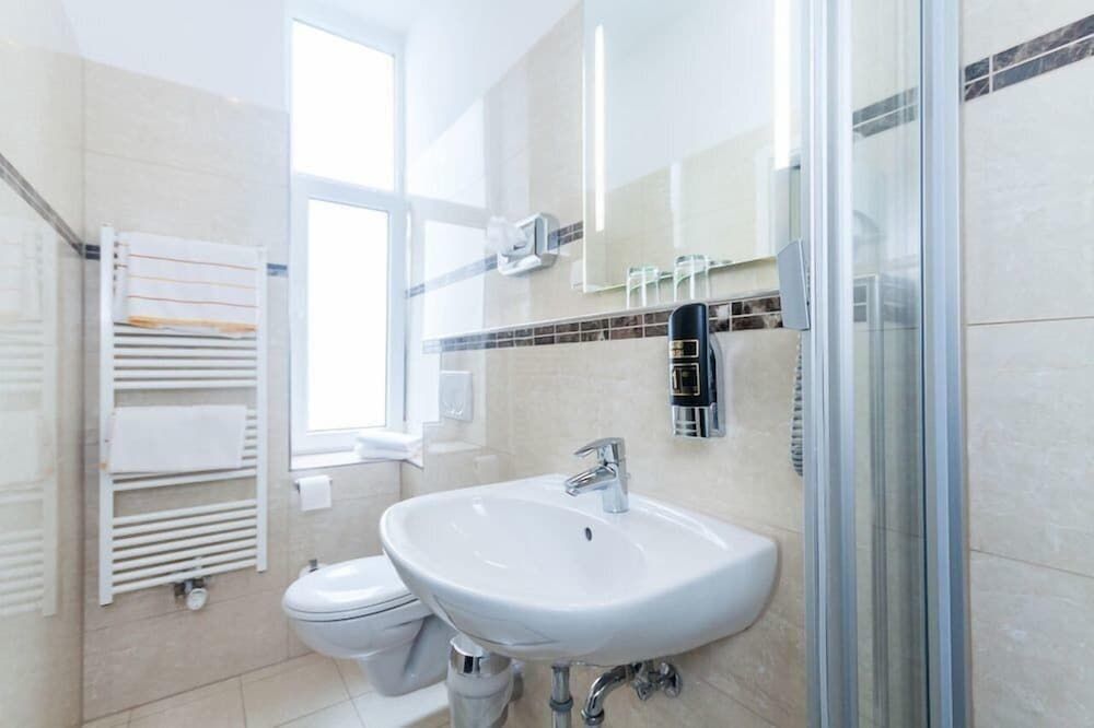 Hotel Expo Frankfurt City Centre \- Digital Check\-In Comfort Double Room 5