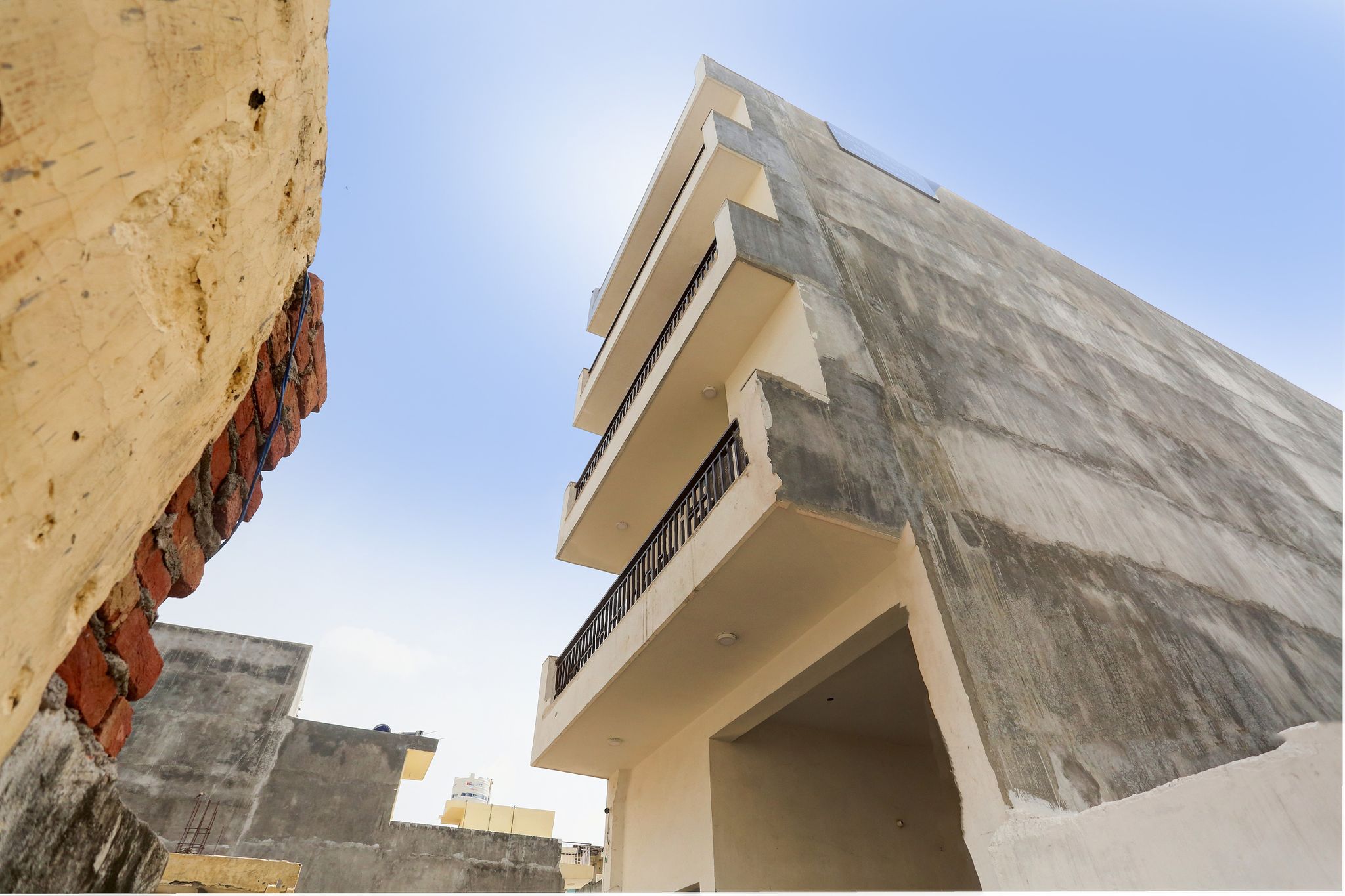 Side Image 1