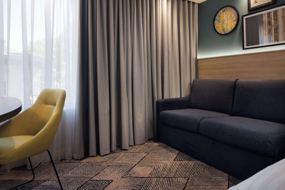 Hampton by Hilton York Room, 1 Queen Bed with Sofa bed 3