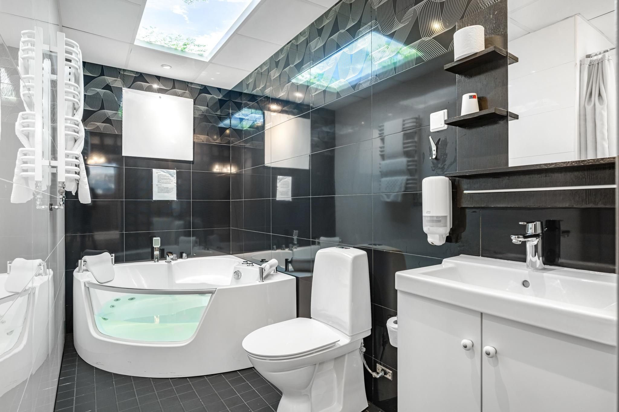 Executive Suite with King Bed - Non-Smoking