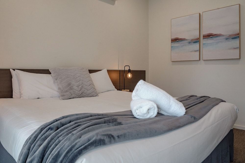 Mitchell on Main Motel & Apartments Superior One Bedroom King Apartment 2