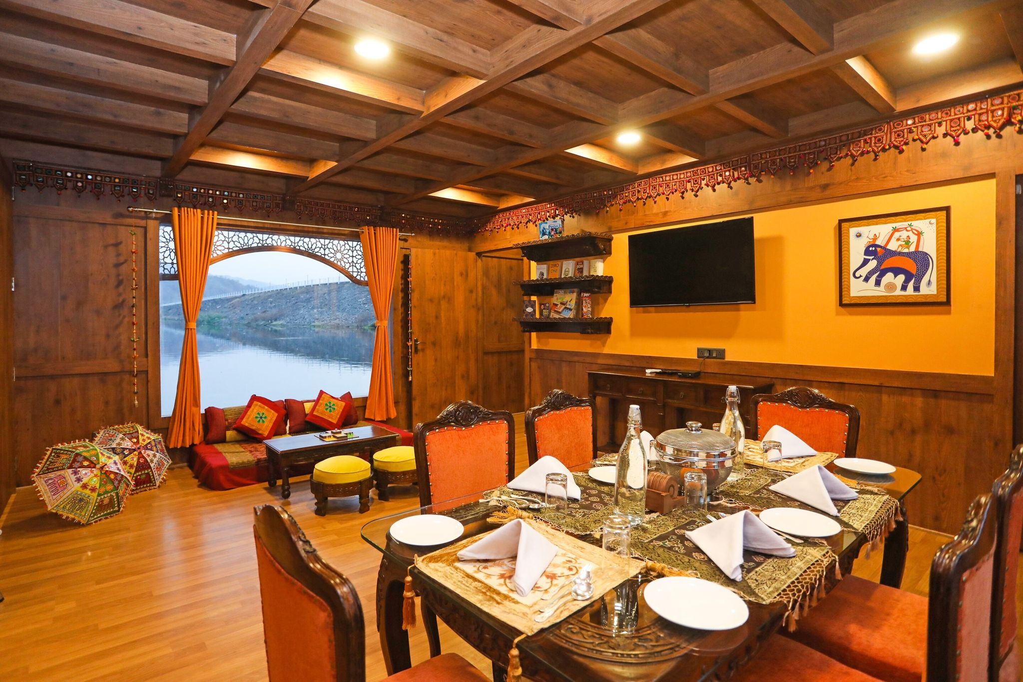 Food & Dining