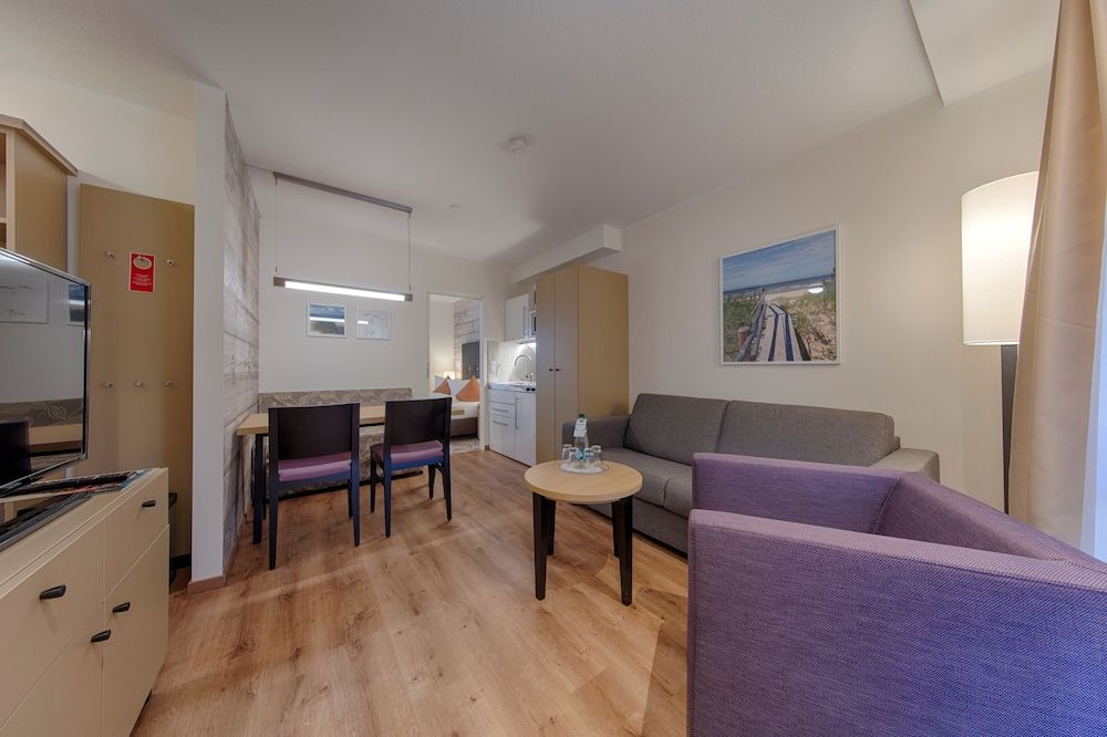 AQUAMARIS Strandresidenz Rügen Holiday apartment 30m, landsite 2 Rooms (1 Bedroom), terrace 8