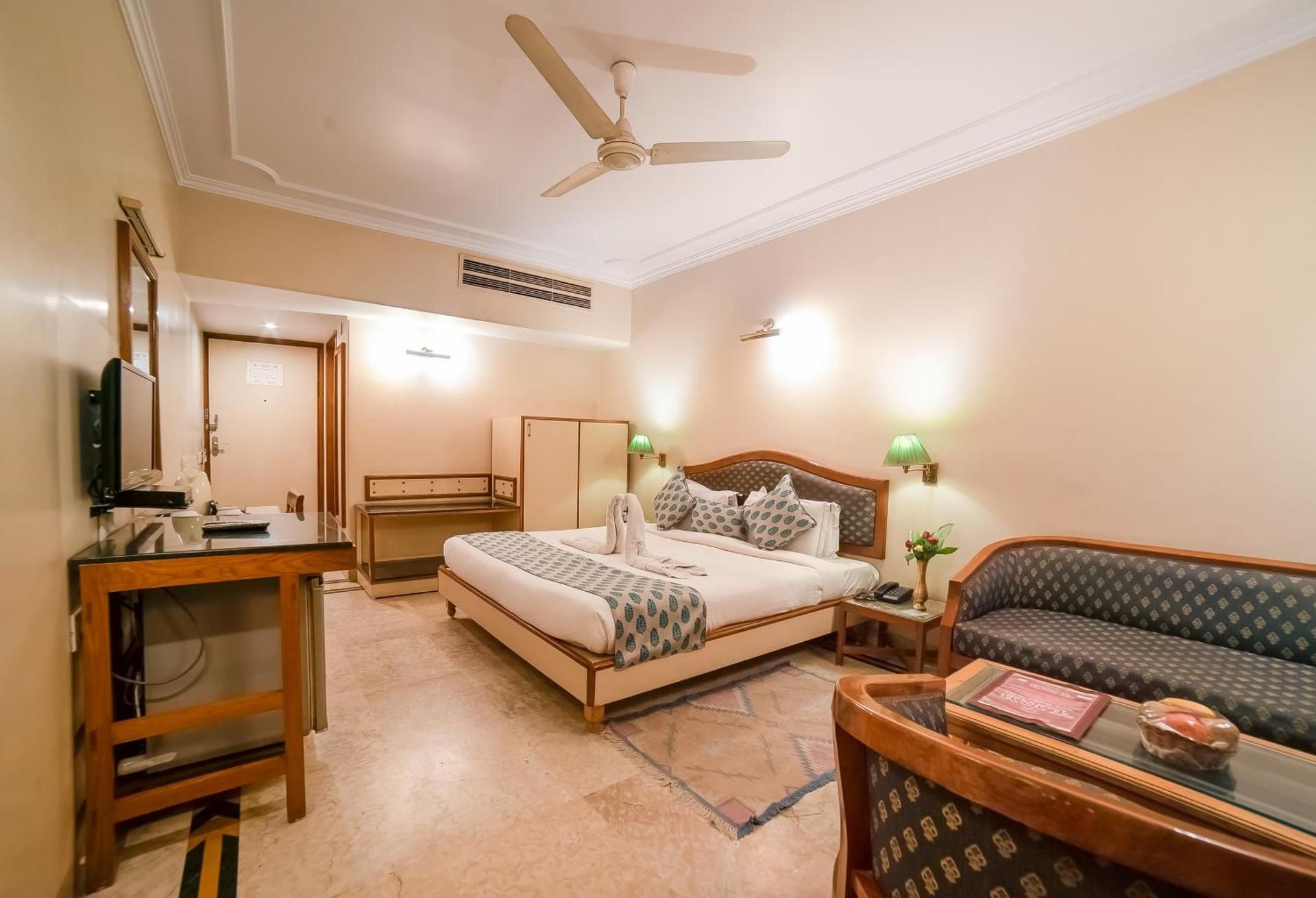 LMB Hotel City Center Executive Room 7