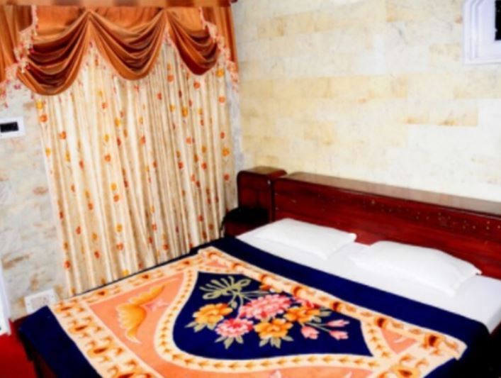 Hotel Dalhousie Palace Deluxe Room 2