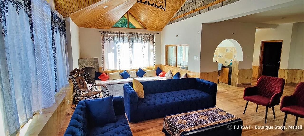 Premium Wooden Cottage Room Hill and Garden View