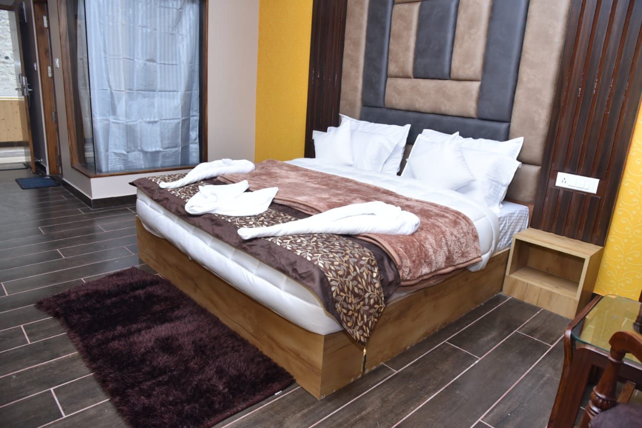 Sterling Shivalik Chail Classic room with balcony