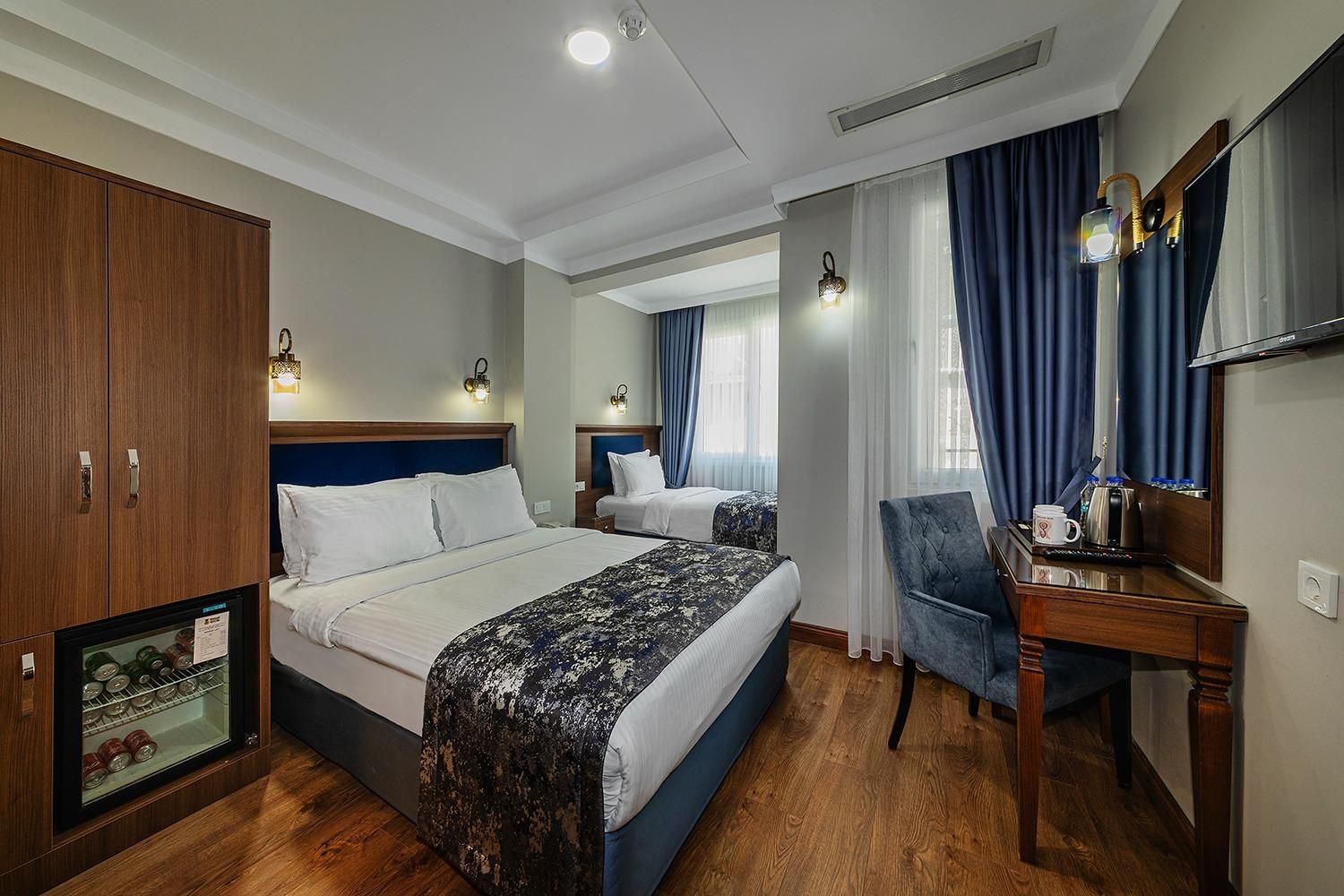 undefined Aristocrat Hotel 10