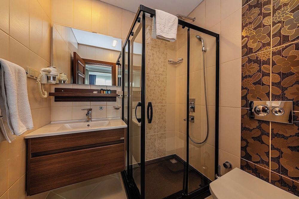 Aristocrat Hotel Economy Room 5