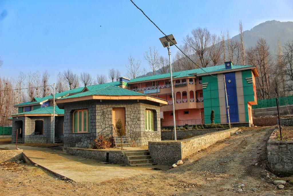 Hotel O Raj Shah Hotel And Resturant