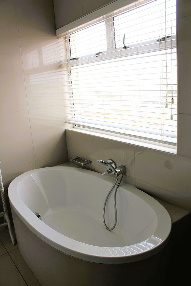 Atlantic Villa Boutique Guesthouse Executive Twin Room, Sea View 14