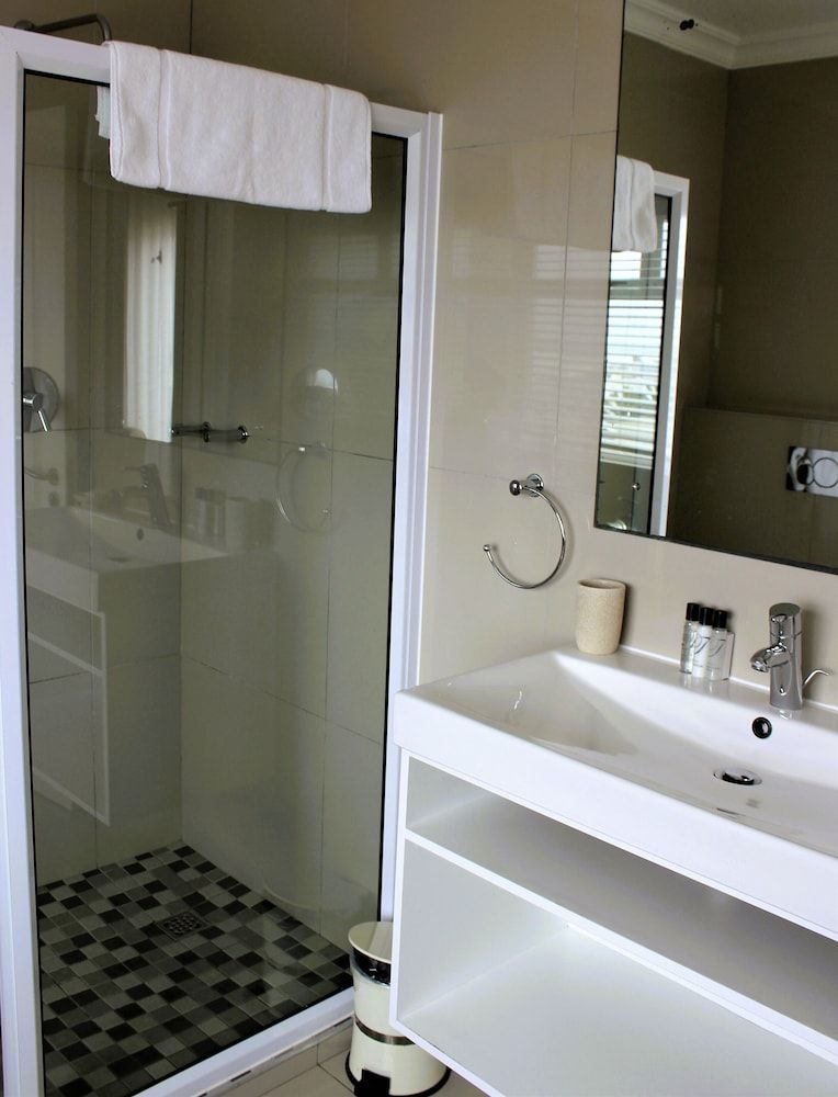 Atlantic Villa Boutique Guesthouse Executive Twin Room, Sea View 11