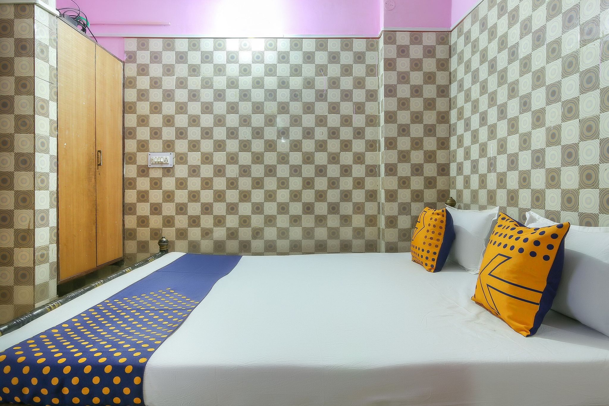 Hotel O Rajdhani rest house Classic 30