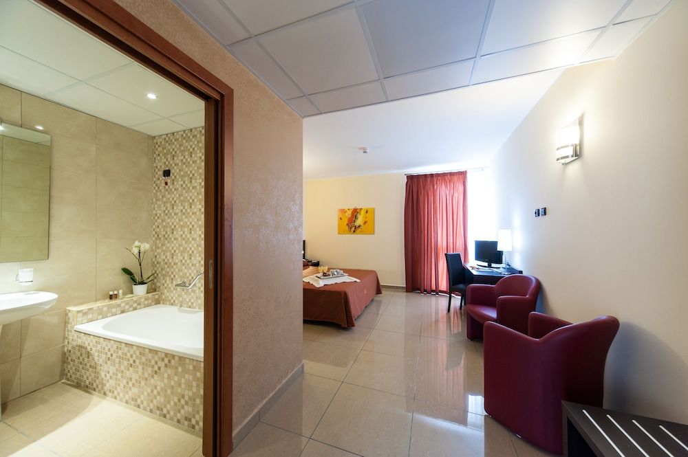 undefined Hotel Tiempo 5