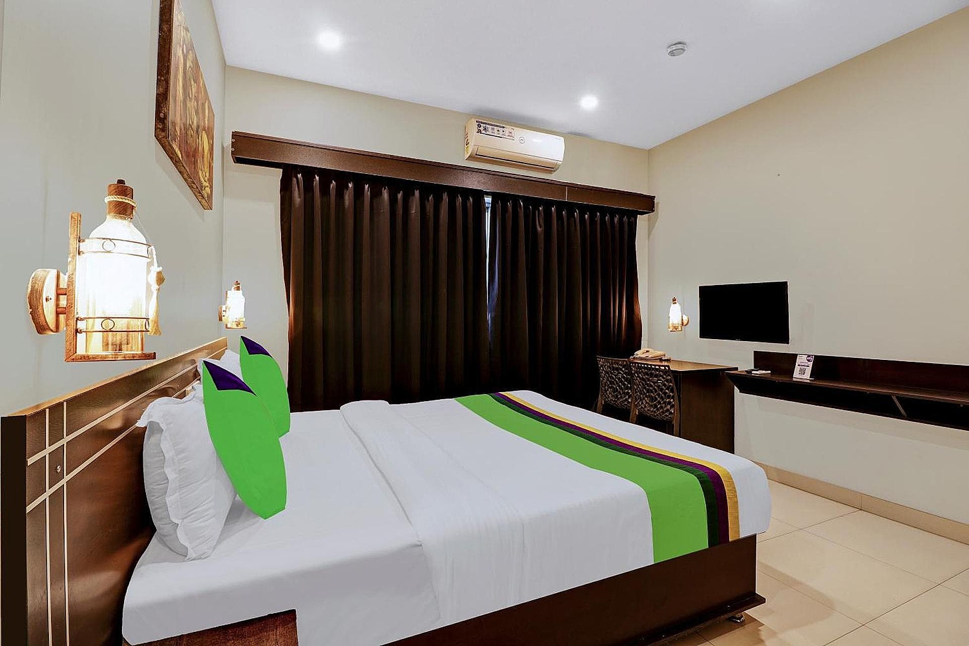 Treebo Blueberry Inn Deluxe Double Room 3