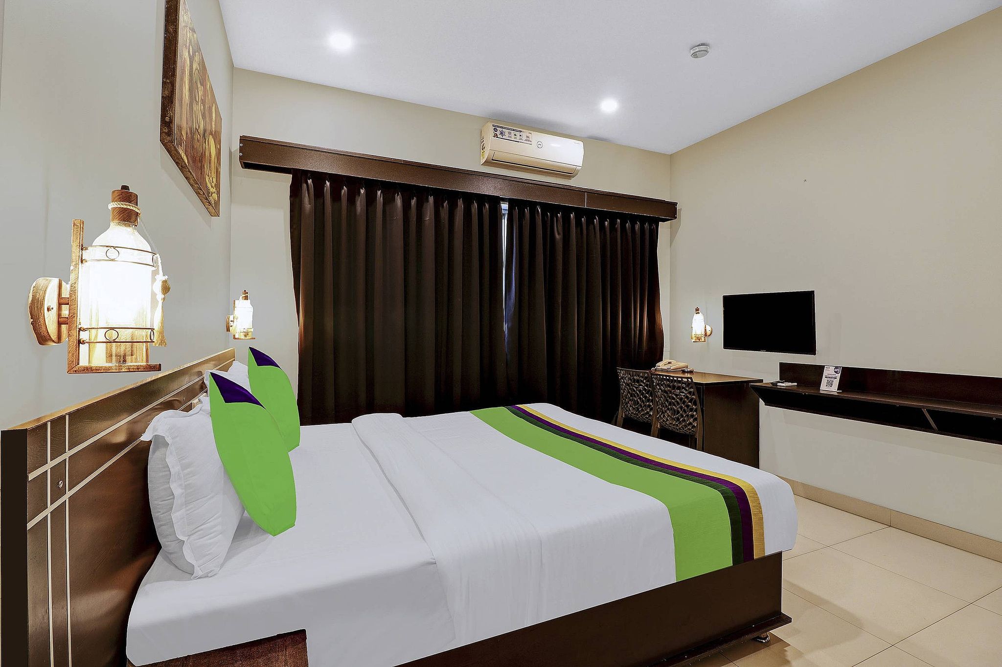 Treebo Blueberry Inn Deluxe Double Room 2