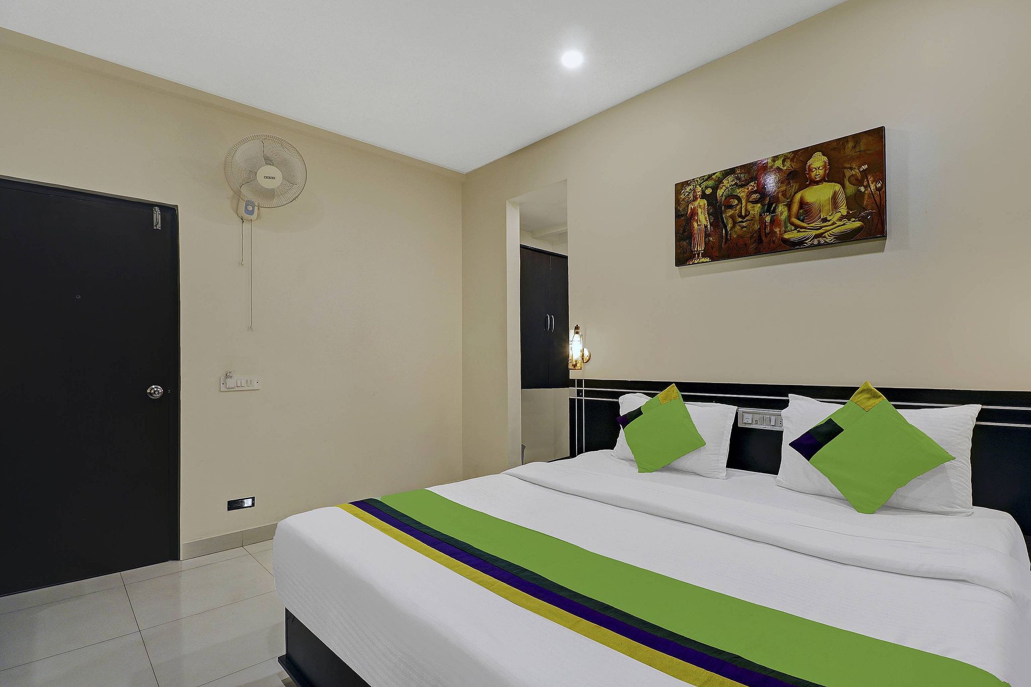 Treebo Blueberry Inn Deluxe Double Room 8