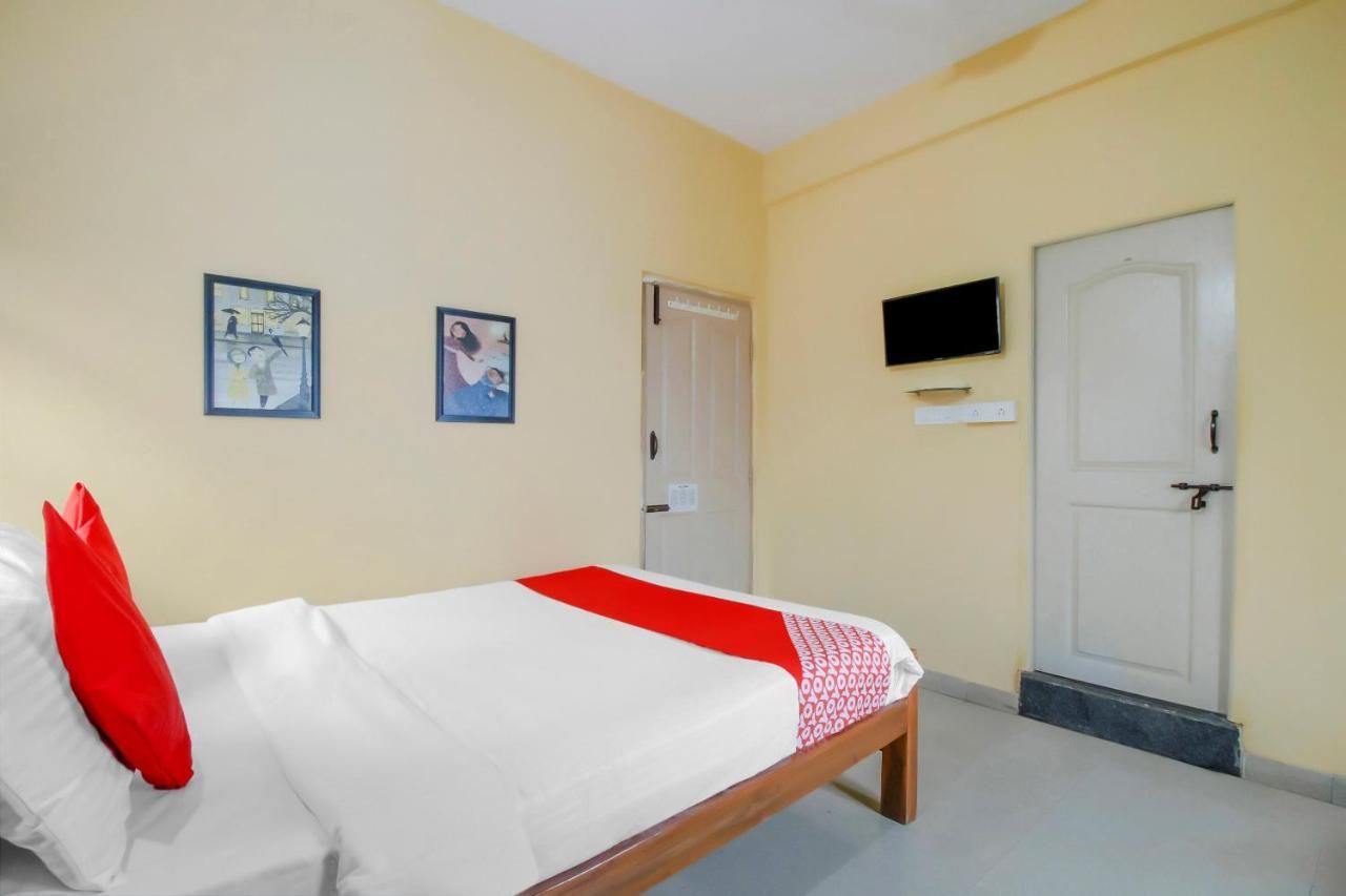 undefined OYO 75515 Nandi Suites 6
