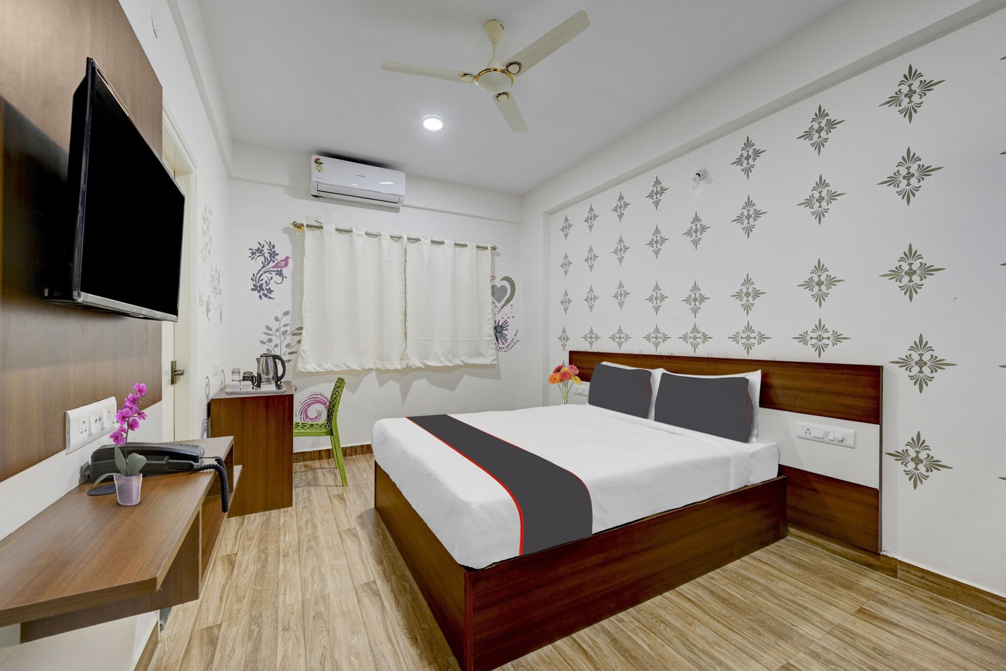 undefined Capital O Prince Venue 8