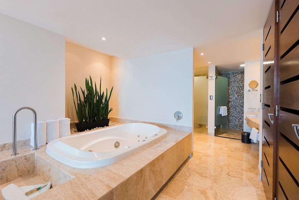 Master Suite One Bedroom